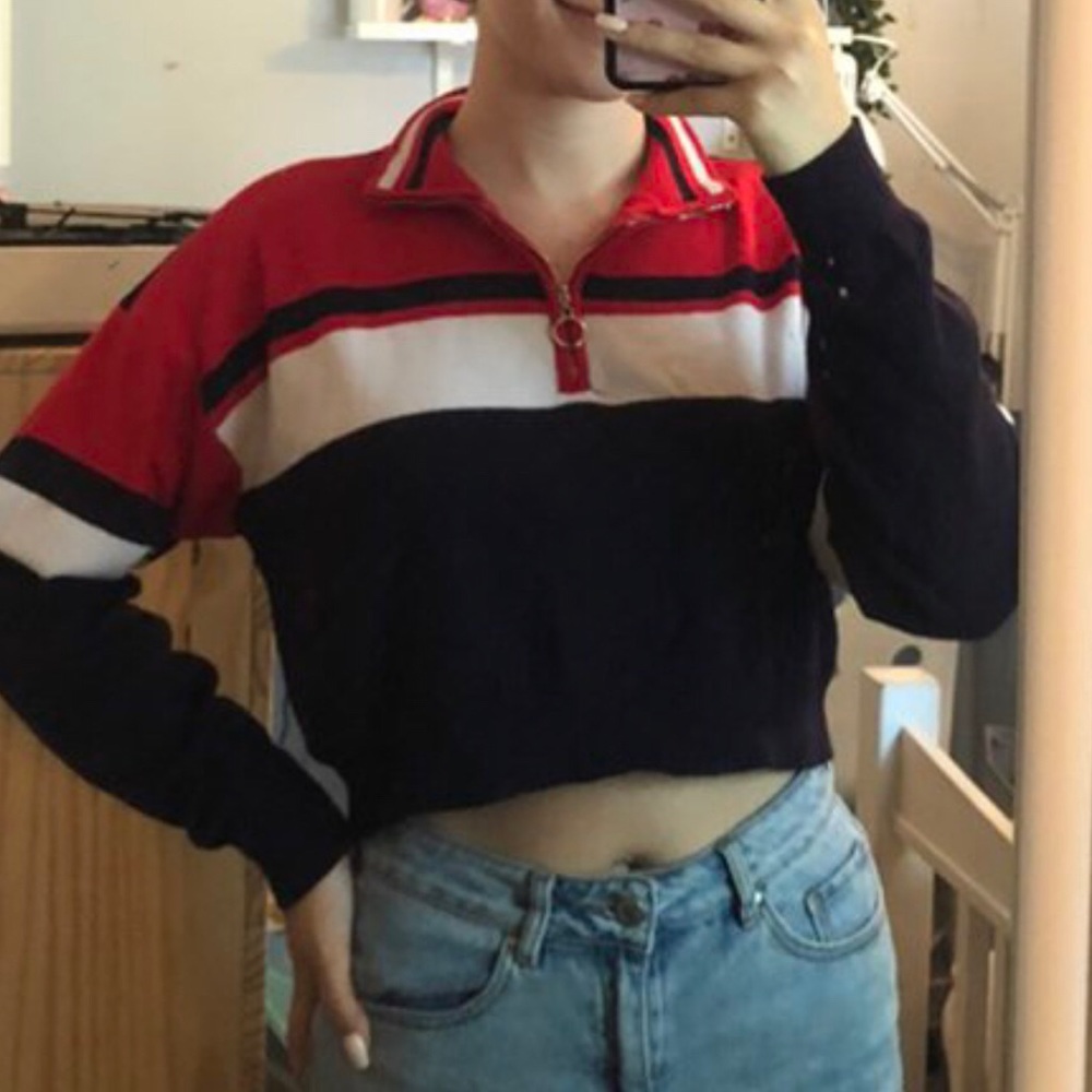 Long sleeve Kendall and Kylie collection top!